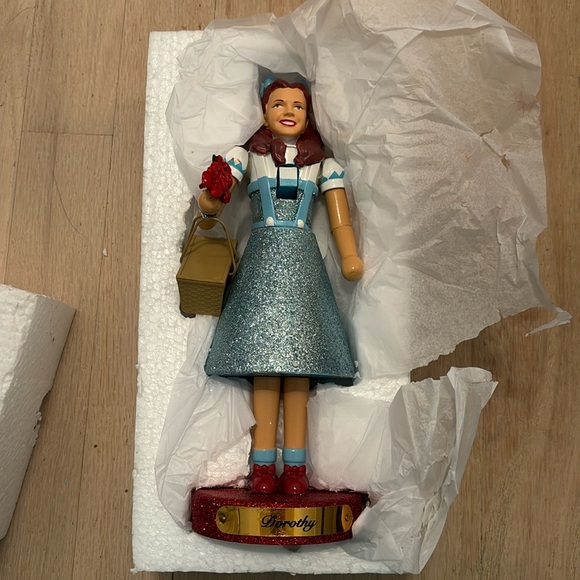 NIB Kurt Adler 10" The Wizard of Oz Dorothy Nutcracker - Picture 2 of 4